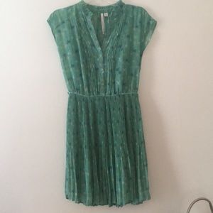 Cap sleeve pleated dress